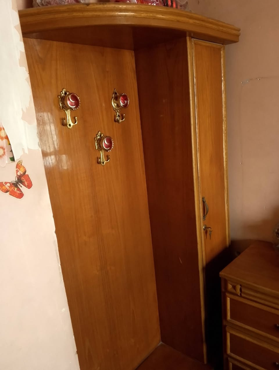 غرفه نوم وثلاجه للبيع في بغداد سعر الغرفه 600 وبيه مجال والثلاجه 100 وبيه مجال . ***********
