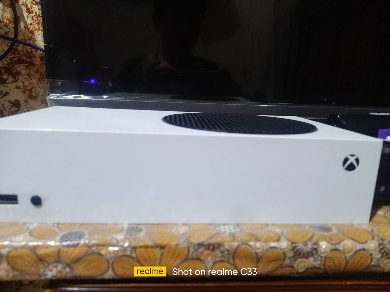العنوان: إكس بوكس سيريس أس (Xbox Series S) بحالة الوكالة + يدتين أصليات وبطارية
الوصف:
الجهاز أخو الجديد، استخدام نظيف جداً، ما مفتوح ولا بيه أي عطل نهائياً والشاشات تفحص.
الميزات اللي تخليك تشتريه:
​وياه يدتين أصليات (سعر اليدة الإضافية بوحدها بالسوق مو رخيص).
​وياه بطارية شحن تخلصك من دوخة بطاريات القلم.
​كامل وايراته الأصلية.
​السعر: 350 ألف قفل (الرجاء الشراي يراسلني، والجهاز يستاهل كل دينار وبحالة الوكالة).
العنوان. بصره كرمه علي


**إذا كنت صاحب هذا الإعلان وتريد حذفه لأي سبب، رجاءا أرسل رسالة إلى الدعم الفني**