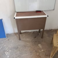 للبيع  لوكر حديد صغير نظيف  نظافة ١٠٠ ٪  السعر ٣٠ ألف ميز مكتبي حديد ن...