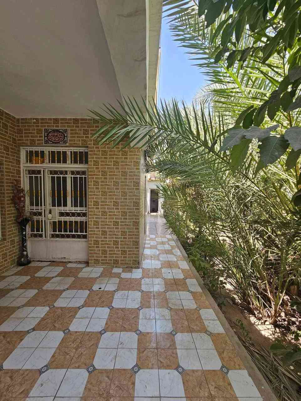 #تنببة: ننشر اعلاناتكم مجاناً حتى نخلصكم من صفحات بنت الصرخية اللي تبتزكم بارصدة 
___________________________________
🏡 بيت مميز للبيع – فرصة رائعة
📍 الموقع: المدحتية – شارع البطاوي القديم، مجاور سيد حبيب العوادي.
📐 المساحة: 600 متر مربع
📄 نوع السند: طابو زراعي – سند 25
🏠 عدد الطوابق: طابقان
🔹 الطابق الأرضي يتكون من:
* غرفتين و صالة و استقبال مطبخ حار وبارد و هول مع صحيات داخلية و حديقة واسعة مع كراج كبير
🔹 الطابق الثاني يتكون من:
* سويت كامل
* غرفة إضافية 
💰 السعر مناسب جداً وللجادين فقط.
📞 للاستفسار والتواصل مباشرة مع صاحب الدار (واتساب واتصال): ***********

