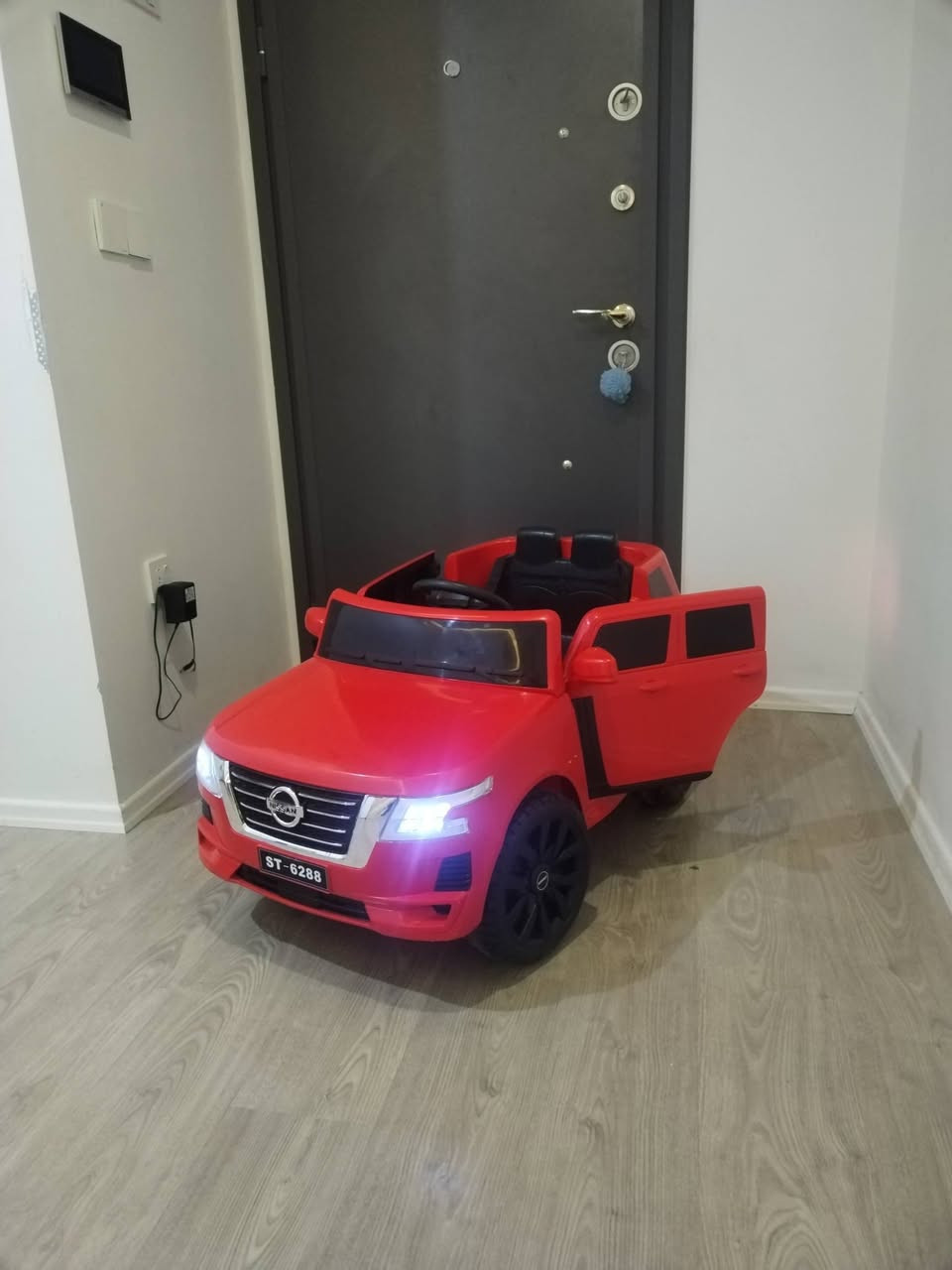 ***********
شرط كلشي جديد
بطارية نوع (راجي) اصلي اورجنال افضل واغلى ماركة
وشاحن اصلي
دبل ماطور وليس ماطور واحد كما في باقي السيارات
لايت امامي وخلفي وصوت تشغيل السيارة في البداية
موسيقى أطفال مخزنه
مكان فلاش إضافي و اواكس***********
