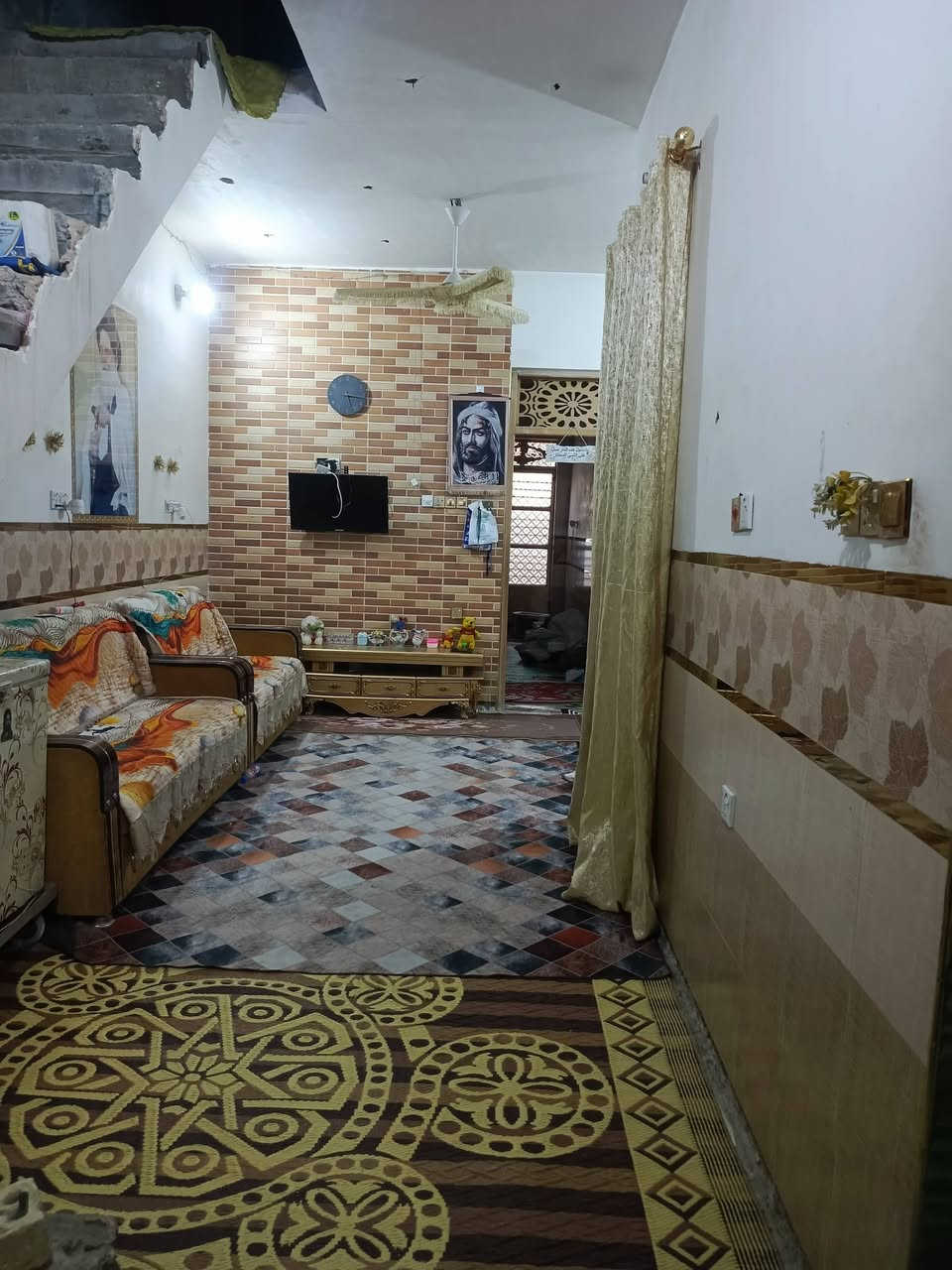 السلام عليكم 
 بيت للبيع في حي الصدرين الولدايه امانه طابق ونص البيت كامل نقصه فقط لبخ الجبهه وا كاشي عنوانه تلكا بالفيديو وتفاصيل البيت موجوده وا اي تفاصيل اتصل واني خادم 
‏‪0771 363 2181‬‏
