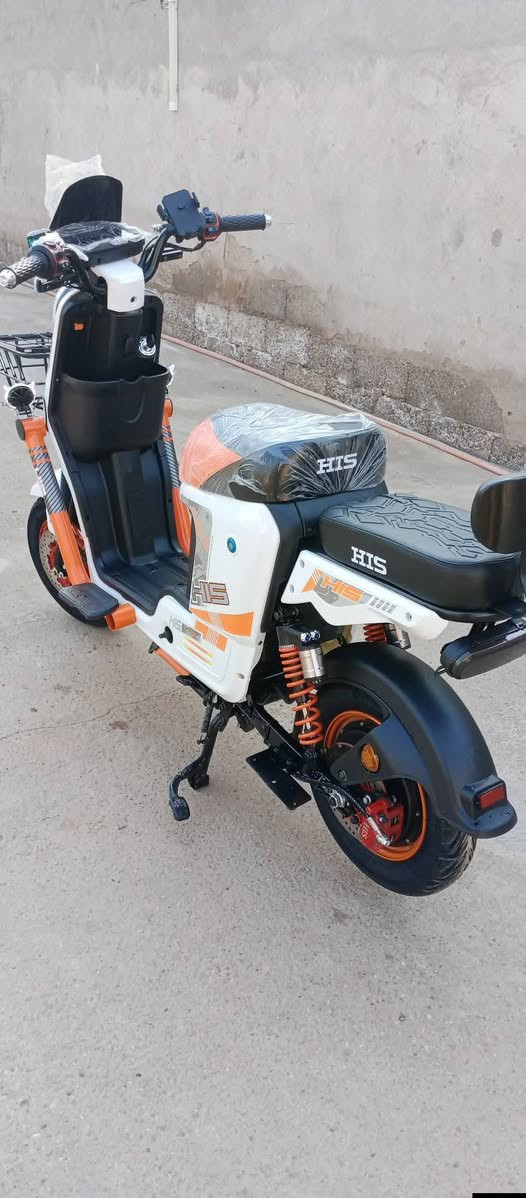 دراجه موديل 2026 ملف 2200  5بطاريات مزود عليها  مفتوحه السرعه شرط الا تطلعها دراجه   بالشارع مرجوعه  داخله  صيانه كامله سرعه 91 حقيقي سعرها وبيها مجال الاتصال بي واتساب ***********
