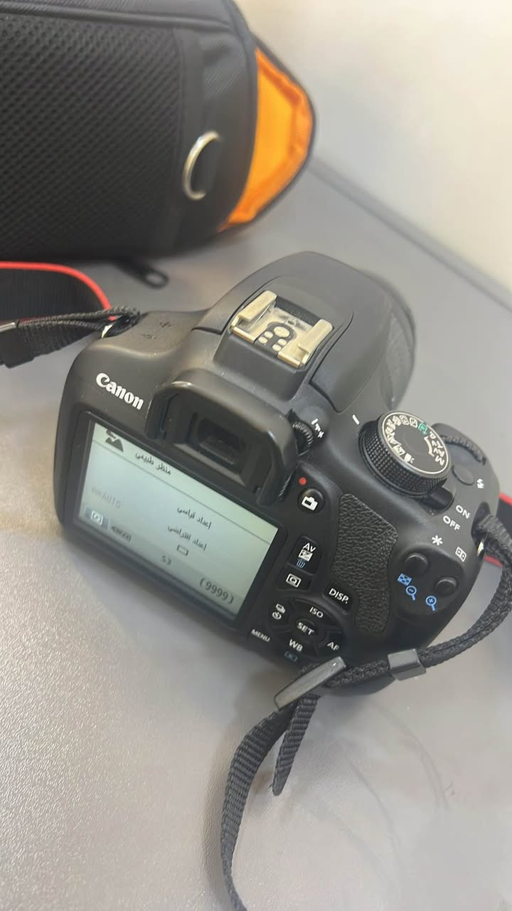 كاميرا كانون 1200D. للبيع 
الكاميرا مستعملها بس مرتين 
تجي وياها بطارية وجنطة وكارتونتها وشاحن بطارية 
السعر 270 الف 
مكاني بغداد البلديات 
رقم الهاتف :*********** بغداد, العراق
