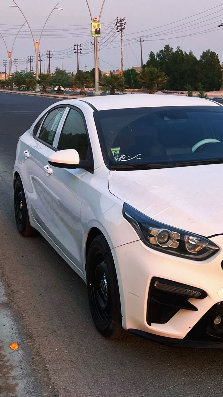 السلام عليكم للبيع كيا فورتي موديل 2020 رقم بغداد معوقين ابشهر 11 اتصير حرة او حاضر للوكالة شوكت ماتحب ضربتهة جاملق و بنيد فقط السيارة نص مواصفات شاشة كبيرة فول تحكم  لايت لد مع زنون و بعد بيهةً هواي مواصفات السيارة كلش جديدة و مامتعوبة كير At المرغوب و الدواخل كلهة مدوشمة 
مكاني البصرة 

السعر 135 و بيهة مجال قليل 

للستفسار ***********
