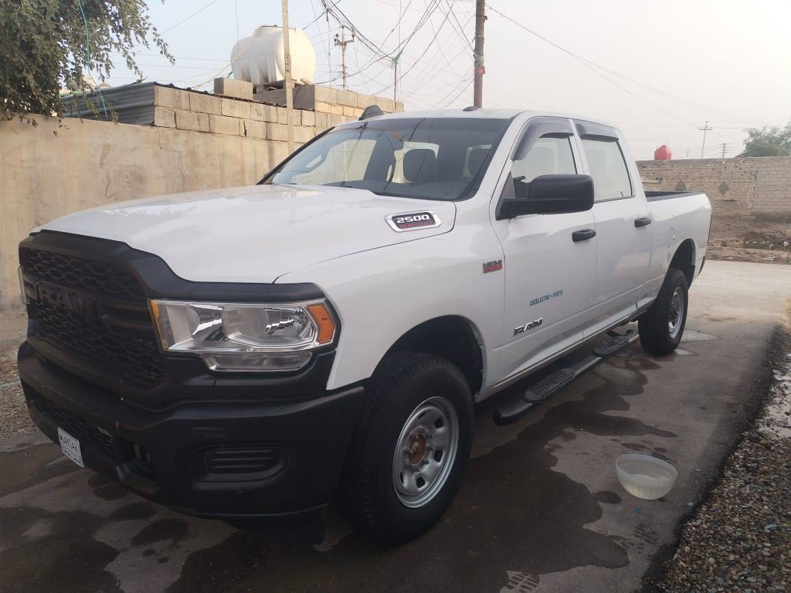 السلام عليكم دوج رام باب طويل وبدي قصير  6400 /8 برغي موديل 2022 بدون رقم بيع او مراوس 
***********
***********
