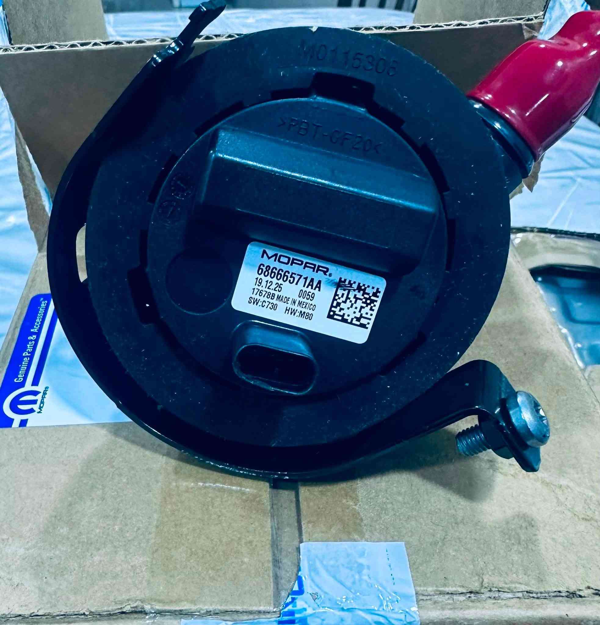 واتر بم جيب كراند شيروكي هايبرد اصلي موبر جديد
Part Number: 68666571AA
Replaces :68633989aa


**إذا كنت صاحب هذا الإعلان وتريد حذفه لأي سبب، رجاءا أرسل رسالة إلى الدعم الفني**
