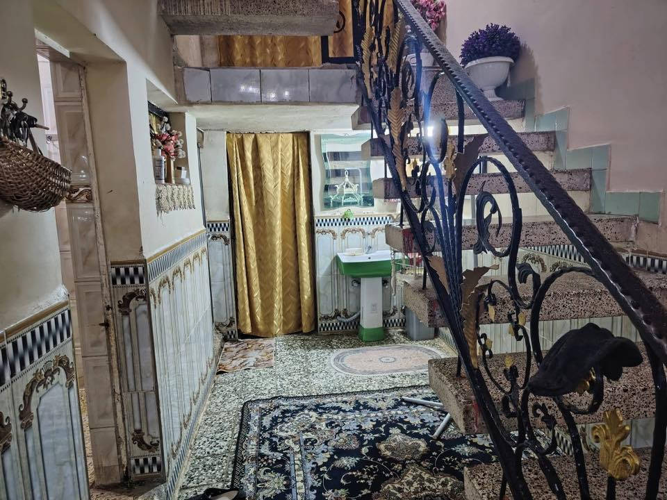 السلام عليكم بيت للبيت مساحه٢٤٠ متر ملك طابو صرف  العنوان النهروان منطقه ٢٠٠٠ مقابيل المدارس البيت يحتوي علئ ٧ غرف قياس الغرف ٤×٥ وصاله ٤×٦ بالطابق الارضي  وهول ٤×٥ واستقبال ٤×٦ ومطبخ ٤×٥ وصاله بالطابق الثاني ٤×٦ وصحيات   الاستفسار الاتصال علئ الرقم /*********** متوفر واتساب السعر مناسب بيه مجال للشراي
