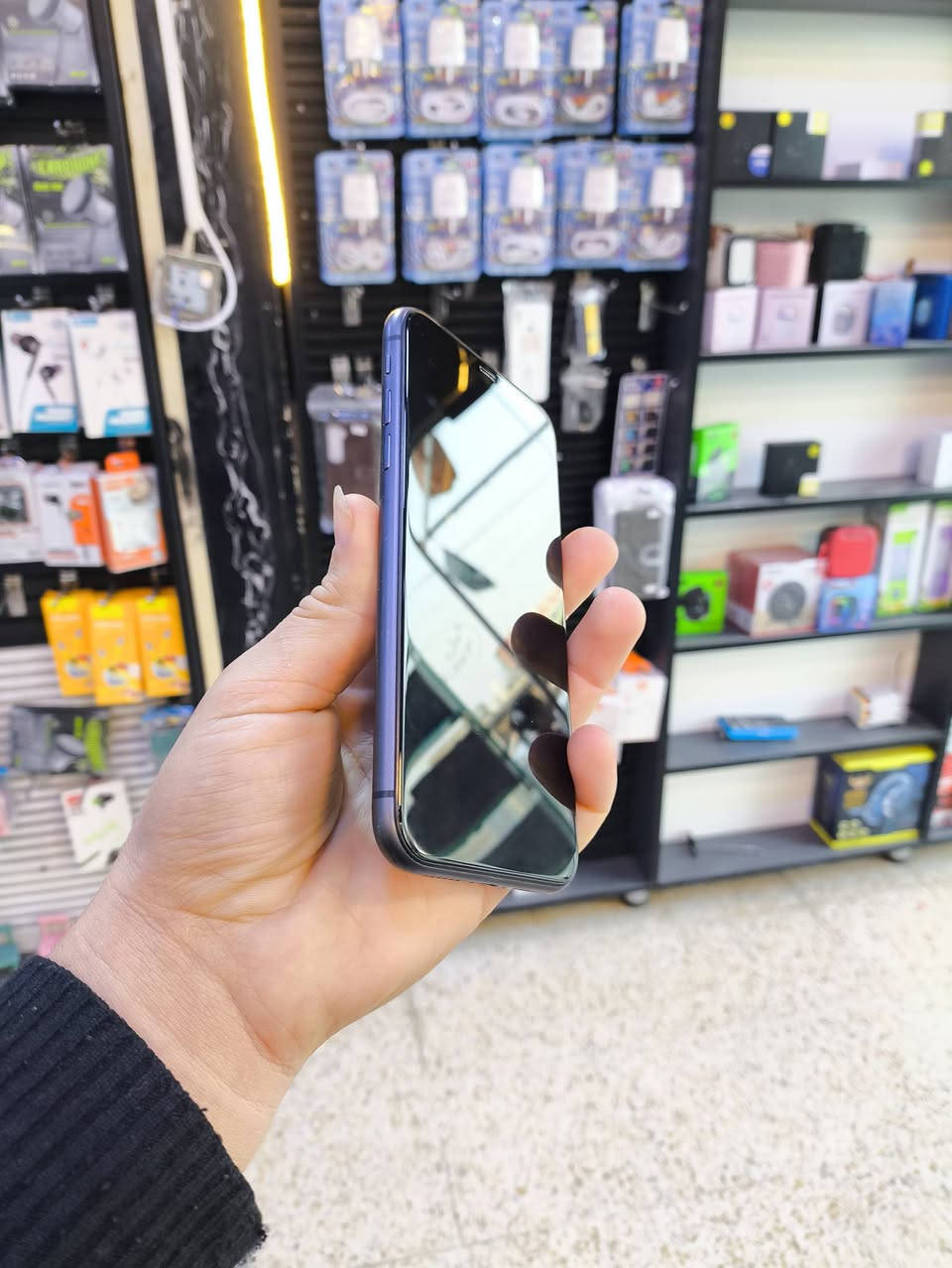 📱 ايفون 11 عادي للبيع
🔹 الذاكرة: 64GB
🔹 البطارية: 96% (أصلي غير مستبدل)
✅ الجهاز شغال بالكامل بدون أي مشاكل
✅ تك سيم شغال طبيعي
✅ الكاميرات شغالة وتصويرها حيل حلو 📸
✅ الصوت والهزازات شغالات بدون مشاكل 🔊
✅ فيس آيدي شغال طبيعي 👤
🔹 الشاشة: أصلي (ثلاث خيارات) مستبدلة تحويل من جهاز إلى جهاز شرط أصلي
📌 ملاحظة:
الكلاس مفطور فطر خفيف جداً موضح بالصور وما مأثر على الاستخدام.
💰 السعر: 175 ألف قفلة
📍 الموقع: موصل – الأيسر
📞 التواصل: خاص أو اتصال مباشر
***********
