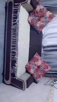 تخم تركي • ٨ مقاعد • كرسي مكسور