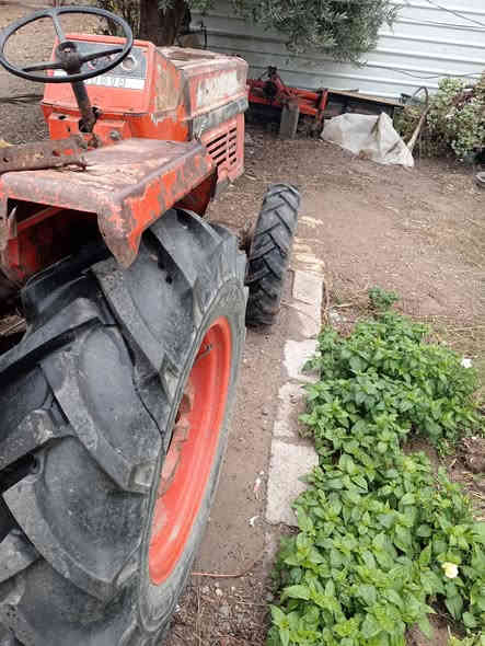 السلام عليكم ورحمة الله وبركاته مكينة كابوتا موديل ٩٠ بيه مكينه تبخر تصرف وراها رفاسة تشتغل نكرة تخم تايرات جدد السعر خمس ملايين ونص العنوان الطارمية هاتف ***********
