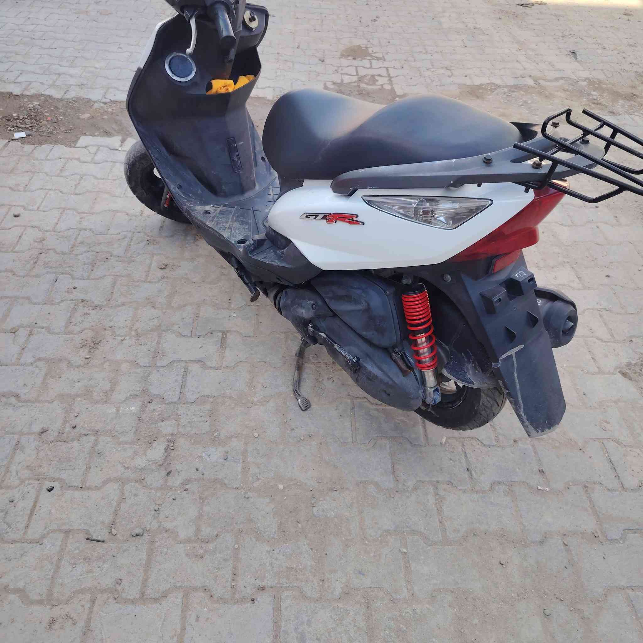 مرخصت الادمن المحترم 
السلام عليكم للبيع أو مراوس بسكنس لد وانطي فرق ثعلب جي تي ار كابريتر مكفوله من كلشي نازله رمبه قبل شهرين محرك مكفول واخرس كهربائيات كوله شغاله شلعه ومعدل فول الدراجه تخبل السعر 850 وبيه مجال بسيط مكاني عل سريع محمد القاسم شركه تويوتا ***********
