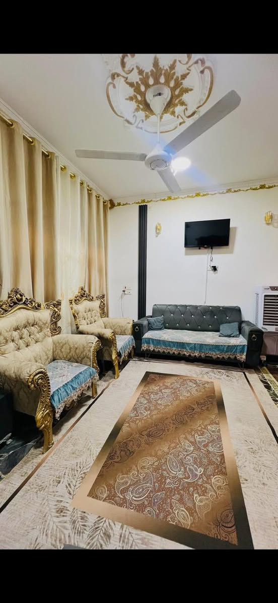 بيت 🏠 للبيع في أرقى منطقة في بابل وتحديداً في شارع 40بستان الحلو ⭕️سادس بيت عن الشارع منطقة حلوه وتبليط ومجاري وحدائق منطقه راقية ⭕️البيت يتكون من صالة ومطبخ ومجمع صحيات فوك وجوه يتكون من 3غرف وهول وكراج مثل ما اموضح بل صورة للتوضيح البيت ⭕️✨مساحتة160م الواجه12⭕️للتواصل ✨***********يتوفر واتساب
