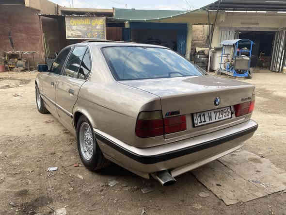 السلام عليكم بي أم525 مسكر موديل 91 
كير  مكينه خير من الله 
تخم تاير صدر جديد بجم عريض ويل خليه
 دوسات M دعاميات M 
سلايت شغال مشروع وطني 
السياره بأسمي رقم بغداد سنويه لل 2030 
السياره مصبوغه عام للجماليه بدون ضربه 
المكان بغداد 
السعر 55 وبيها مجال 
رقم الهاتف 
***********
***********
