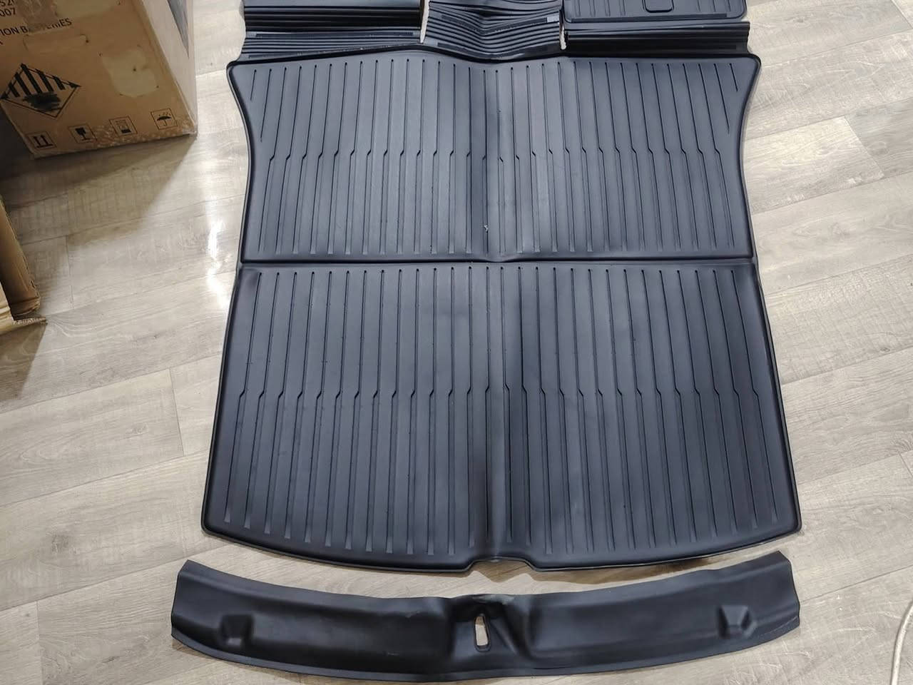 سلام عليكم تتوفر لدينا ارضيات تسلا y موديل 2024-2025
طخم ارضيات كامل للسيارة توجد كمية محدودة 
للأستفسار.. يوجد خدمة توصيل داخل بغداد
***********
