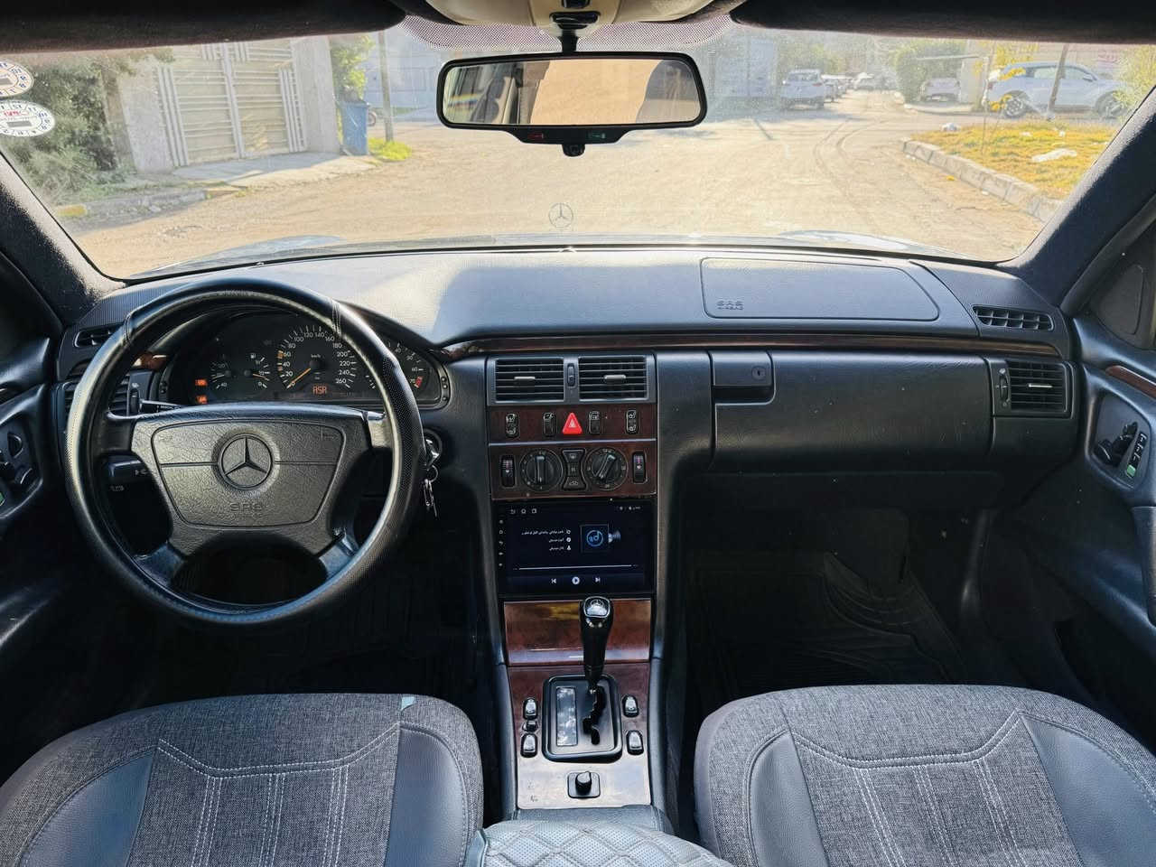 السلام عليكم ورحمة الله
للبيع مارسدس E320 موديل 1997
ELEGANCE 🔝
🔹 المحرك ممتاز
🔹 الصدر ممتاز
🔹 الكير ممتاز 
🔹 رقم إنكليزي أربيل باسمي هزة جديدة 
🔹 مصبوغة عام للجمالية بدون حادث 
🔹 السيارة جاهزة وما بيها أي نقص
🔹 إدامة كاملة من كل النواحي 
🔹 تبريد ثلج ❄️
🔹 الإطارات ممتازة
🔹 فول مواصفات الكشر فول الدواخل جديدة لك
🔹 تراي وين ميعجبك 
السعر 109 قابل للتفاوض شي بسيط جدا
السيارة جدا  جدا نظيفة 
📞 للتواصل: ***********
📱 متوفر واتس أب
📍 مكان السيارة: بغداد العطيفية
