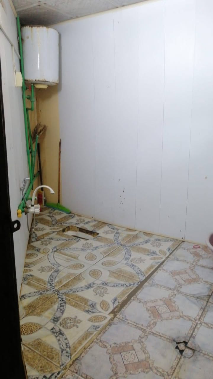 سلام عليكم بيت تجاوز لبيع غرفة وهول ومطبخ وطارمة وحمامات مشترك البصرة المعقل قرب البانزين خانة الاندلس السعر12 ***********
