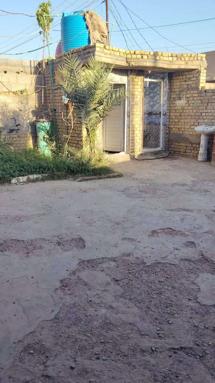 ياالله 👉👍 
بيت زراعي للبيع 
حي الجمعيه  قرب #مجمع_التركي 
المساحه 220 م٢  بناء طابوك صب كونكريت 
موقعه كلش حلو شارعه 12 متر
يحتوي على 
‏غرفه 5×4 
غرفه‏6/×4
‏صاله 8×5 
صاله ثانيه 3×5
‏مطبخ  5/4 
‏استقبال,6×4 
‏صحيات خارجيه داخليه 
للاستفسار واتساب او اتصال : 
*********** 💙💙
