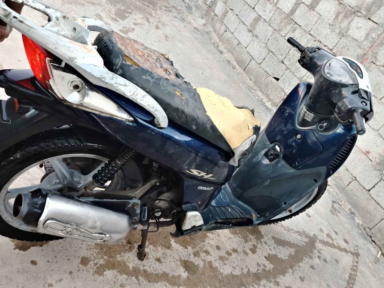 سلام عليكم دراجه هوندا ياباني الدراجه كايمه والباقي كله شغال السعر350اوبيه مجال. للستفسار اتصال بلرقم  ***********
