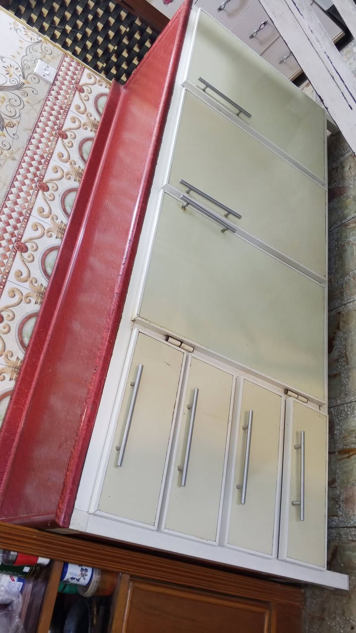 كاونتر فقط ارضي مرمر قياس مترين  نظيف سعر 175 
دوشك نفرين اسفنج سعر 60 بي مجال 
فاترينا صاج نظيفه سعر 75 بيها مجال 
مكان بغداد المشتل ***********
