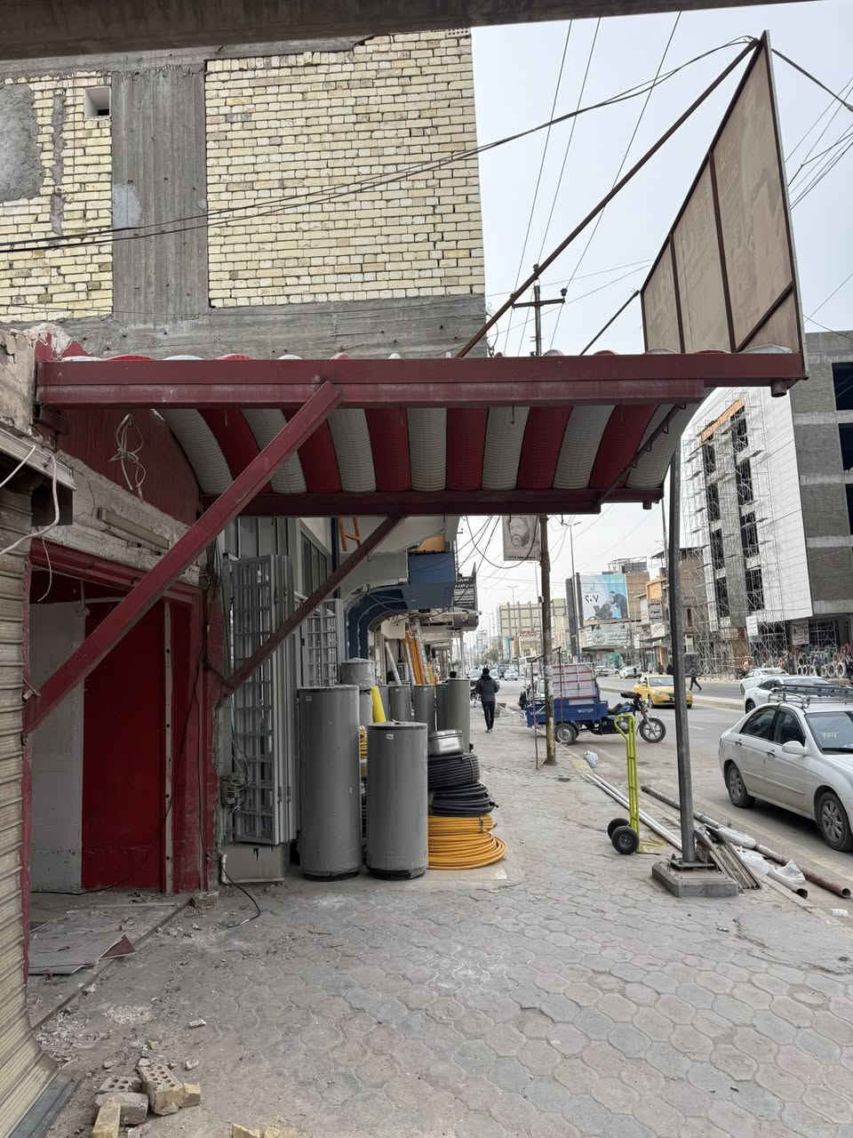 السلام عليكم للبيع سقيفه كاسبان قياس ٣*٤متر بعدها جديده اسعمال موسم حديد ثقيل  السعر 275الف المكان النجف شارع المدينه ***********ملاحضه موجده باب دفتري قياس ٢/٥*٣متر حديد ثقيل سعرها ٢٥٠الفخ
