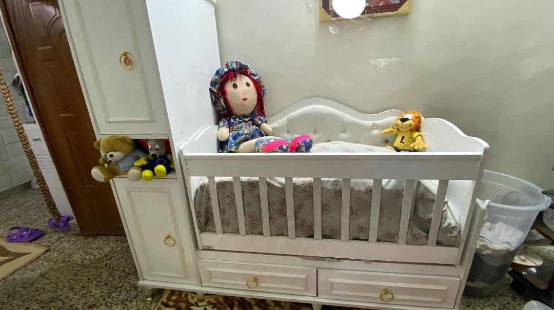 📌 للبيع: جرباية أطفال تركية نظيفة 🌟
جرباية أطفال أصلية تركية، استعمال خفيف جدًا، نظيفة ومتعوبة عليها.

بيهــا خزانات ورفوف ومكان واسع للطفل، مناسبة من عمر حديث الولادة لحد سنة و 4 سنوات وأكثر.

🔧 ملاحظة: بيها كسر بسيط بالجسر، يتصلّح بسهولة وما يأثر على استخدامها.

💸 السعر :160 الف  فقط (بيها مجال بسيط)

📍 المكان: ……… (بغداد الشعب)


**إذا كنت صاحب هذا الإعلان وتريد حذفه لأي سبب، رجاءا أرسل رسالة إلى الدعم الفني**