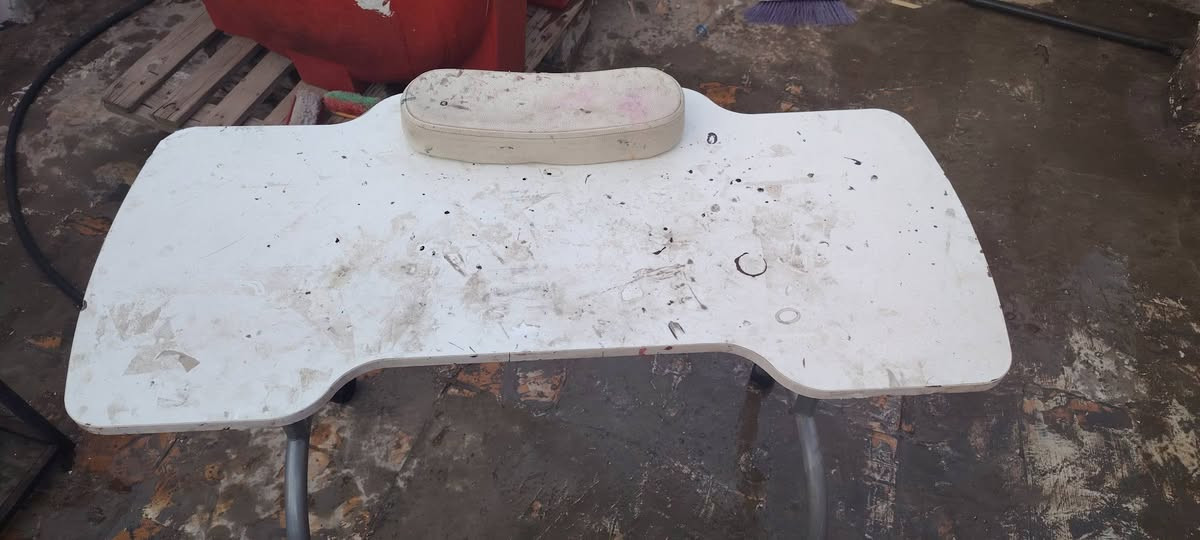 السلام عليكم جهاز كاربوني للبيع بس الكارت خلصان ب ١٠٠  وميز اكرلك ب ٢٥ نضيف  مديتة الصدر داخل ***********
