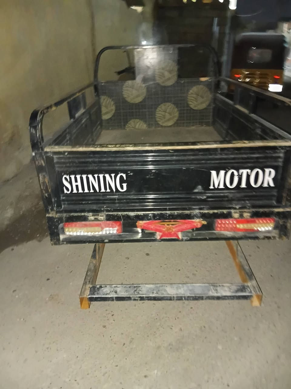 سلام عليكم ستوته جمره موديل 2022 نضيفه كلشي شغال بيه اوراق اوراق اصوليه سعر مليون وثمنميه وبيه مجال جسر ديالى القديم رقم الهاتف *********** واتساب فقط وما زنجر مفتوح راسا ودلل
