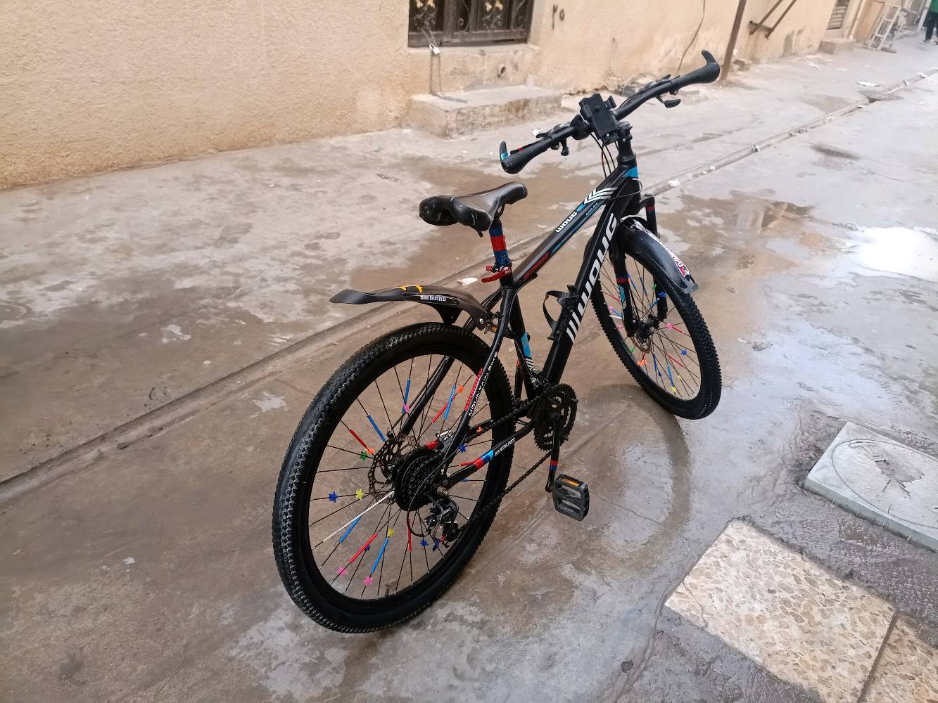 السلام عليكم 
عندي بايسكل رياضي (سوبر بايك WOUG) فول مواصفات وإضافات،
​مواصفات البايسكل والغراض التجي وياه:
​دبلات أمامية
​ضوء ليزري شحن (بي هورن وجهاز إنذار ضد السرقة).
​ستاند موبايل مع الشفقة مالته.
​جنطتين وتلبيسة كشن 
​البريك الأمامي دسك شغال 100%، والبريك الخلفي الدسك مالته موجود بس ينرادله تصليح
​البايسكل نظيف وجاهز
تعالي خاص اذا تريد اصور غراضه
قيم واخذ
أين مكان تواجد الدراجة؟: 
بغداد الكريعات
هل الدراجة تحتاج إلى أي صيانة؟: 
نعم البريك الدسك الأمامي
هل يوجد توصيل داخلي؟: 
نعم داخل الكريعات مجاناً
هل تقبل المبادلة؟: 
نعم بدراجة x900 وانطي فرق