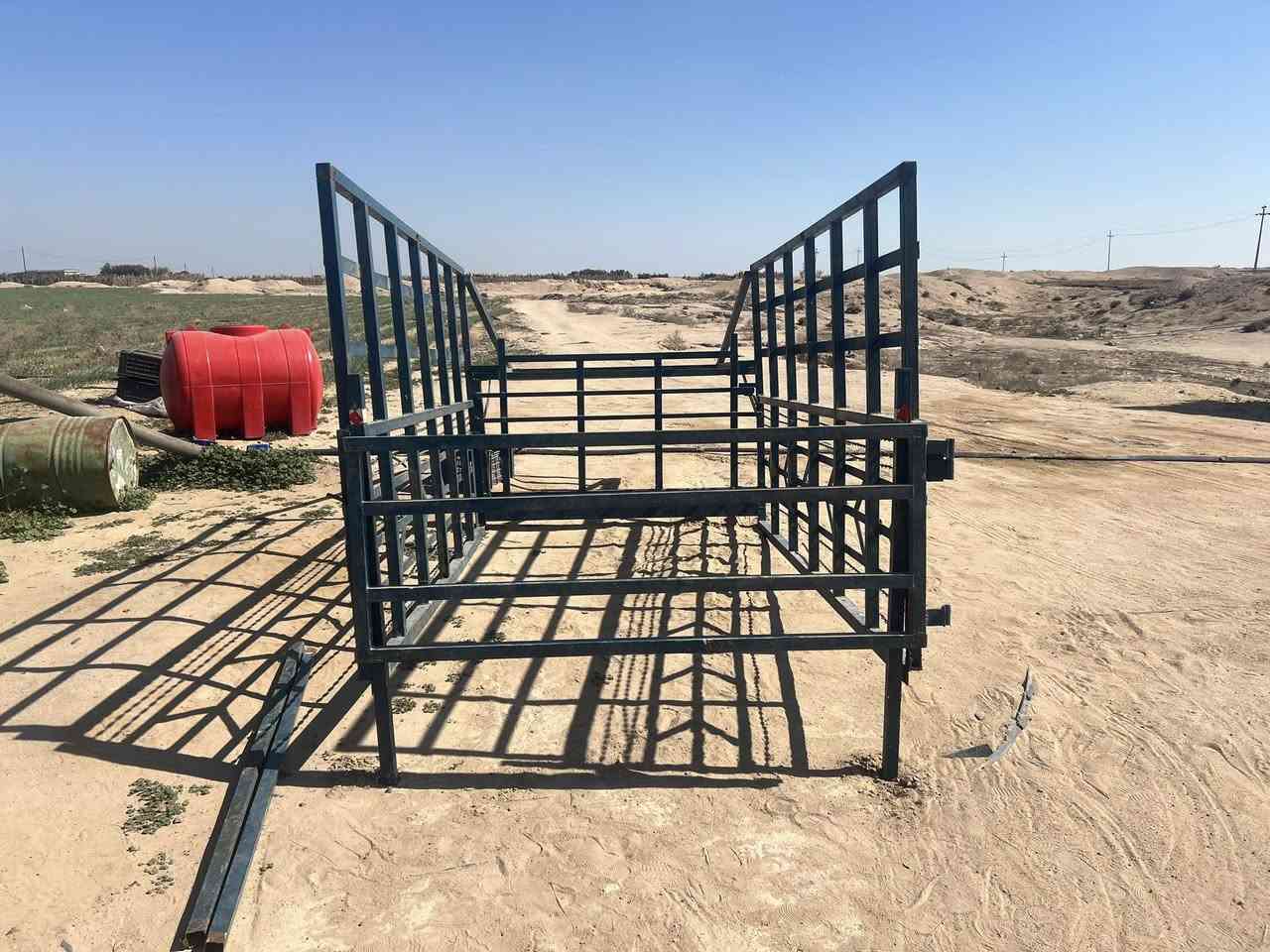 سلام عليكم
محجر فونتيرا أم عيون  طابقين  حديد ثقيل نضيف لا خياس ولا زنجار  نقص بس نرماده وحده مال الشبچه 
سعره ٢٥٠ و بيه مجال شويه 
 مكاني كربلاء طريق النجف عمود ٨٧٦ 
***********
