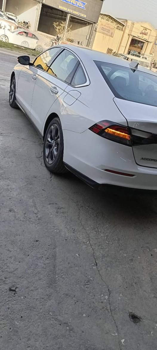 السلام عليكم للبيع هوندا اكورد هايبرد موديل 2023 سيارة جديدة رقم بغداد دولي
حادث السيارة جاملغ خلفي فقط بس ربع منه بدون دواخل 
فول مواصفات كما وضح بالصور لتفصيل 
للتواصل معنا ***********
