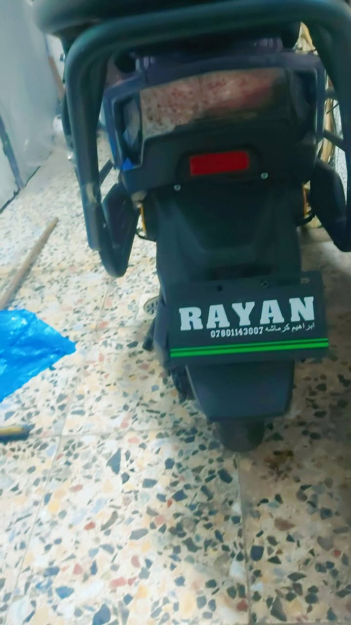 سلام عليكم شباب دراجه سكنس شحن للبيع 
مواصفات 
1. سرعه 60 حقيقي 
2. نضام رجوع للخلف 
3. نضام الكارت 
4. تشغيل عن بعد 
5. قفل وفتح ونضام الحمايه من السرقه 
6. مساحه تخزين كبيره 
7. جنطه خلفيه 
8. درع علا دراجه لحمايه من الضربات 
9. سويجين وبصمتين وكارتين 
...............................
سعر . مليون وربع وبي مجال للطيبين.  
ملاحظه الدراجه بيه عطل  العقل ضارب 
2. ملاحظه . الدراجه مستخدمه شهر وثلاث ايام 
......
العنوان بغداد الجادريه قرب فندق بابل 
........
رقم. 
***********
