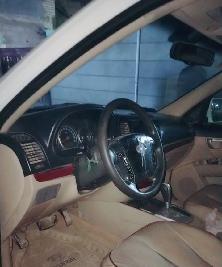 سلام عليكم سياره سنتافيه وارد خليجي موديل 2009 سنويه مشروع وطني 2027.بسمي رقم بغداد الماني السياره نضيفه مال جناي  كير ومكينه خير من الله  بيها ملاحضات بسيطه وحادثها ضربه بل بجم وصدرها تعبان السعر 125 وبيها مجال للطيبين مكان السياره بغداد الرقم ***********
