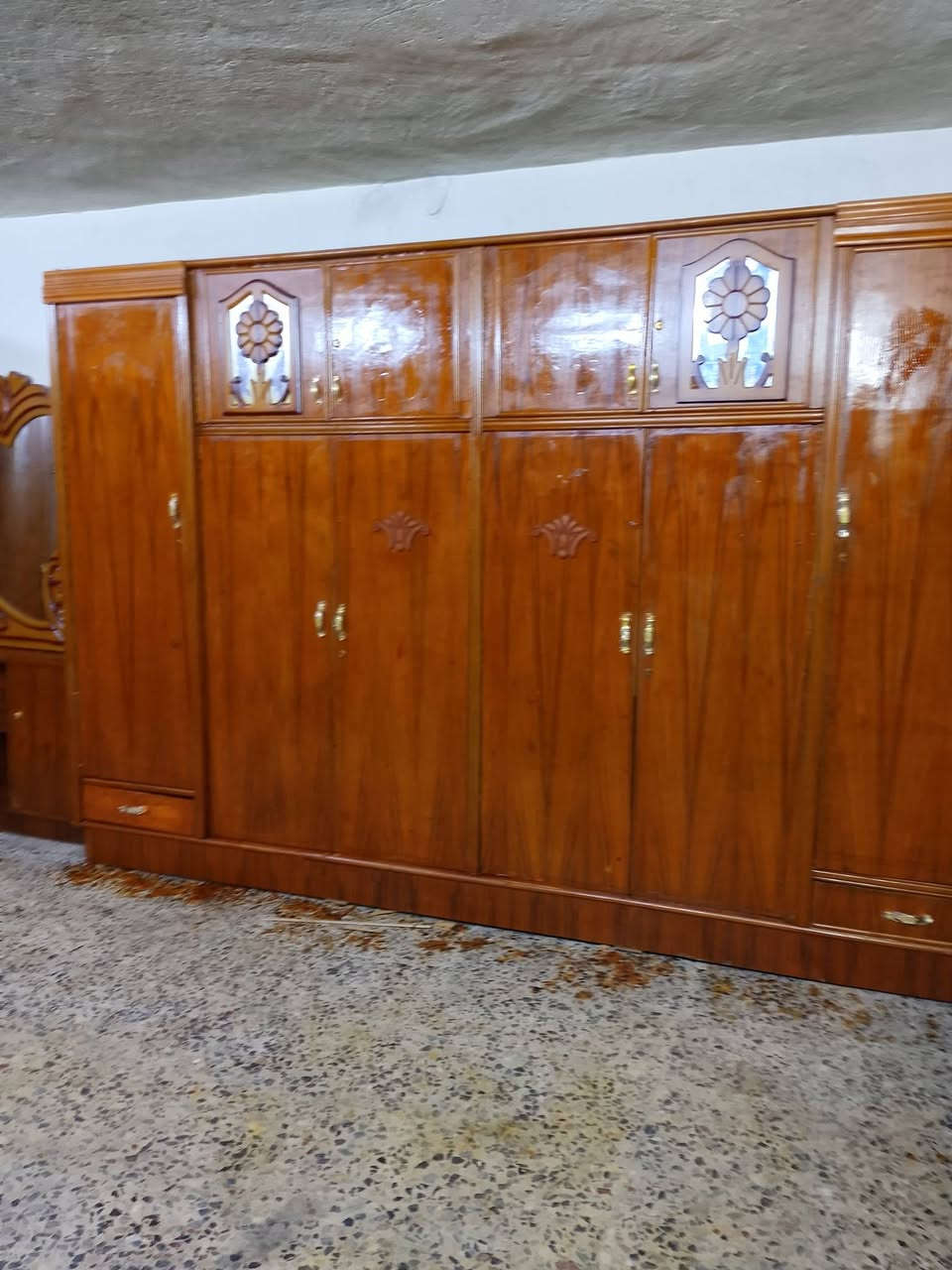 غرفه 280 نقص تخت اشتري كافت الخشاب صعدو المنشور ***********
