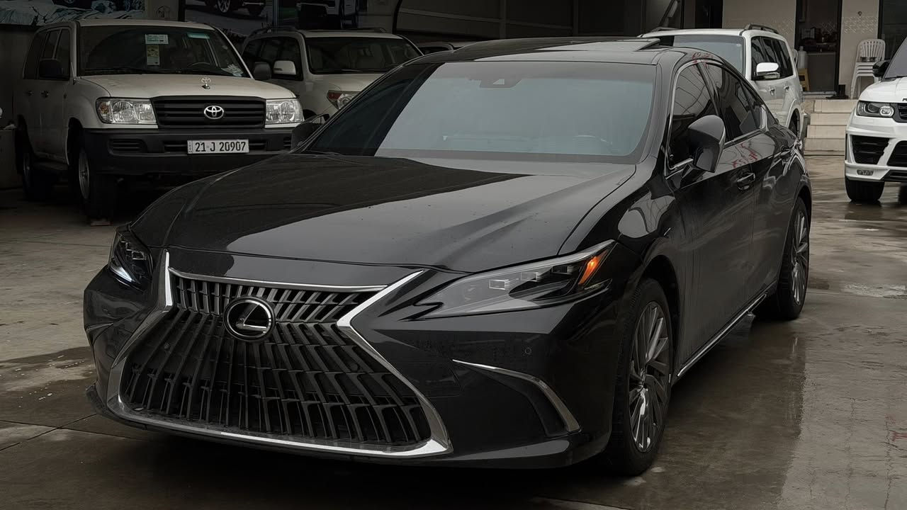 Lexus es 300 h 2025 هايبرد
السيارة فول مواصفات ١/١ 
ماشية 30,000 الف miles 
نوص بنت سبغ بدون ارباگ 
بعض من مواصفات السيارة 
كامره خلفيه  
حساسات امامي و خلفي 
رادارات امامي و وجانبي 
مثبت سرعة تفاعلي 
تدفئة تبريد كشنات مع خرن ميموري 
تدفئة ستيرن 
فتحة سقف 
داتا شو 
شاشة جبيرة نظام كار بلي وايرليس 
شحن لاسلكي  
مري شفط وكهرباء 
وبيها بعد هواي مواصفات معروفة 
السيارة جاهزة بدون نقص 
سعرها 320 وبيها مجال 
مكان السيارة سلیمانی 
سیارە بدون رقم ترقم رقم شمالی ای محافظە
***********☎️

58ADA1C13SU055695
