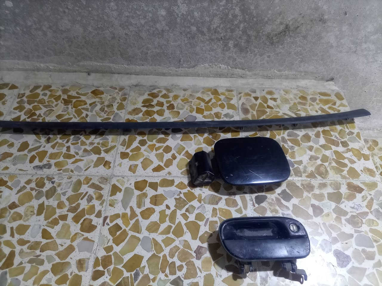 باب مال هونداي النترا اليمين الخلفي مع قفق مال بنزين مع يده مع السائق مع تريشه مال سقفيه مكاني موصل الايمن الهرمات خابر وتدلل***********---***********
