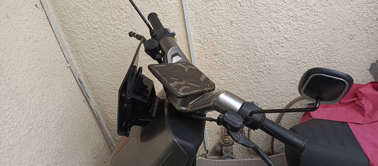 السلام عليكم دراجه ملكه معروفه من مؤيد طياره مديل 26 جديده شخط مابيها بطاريات كرافين  الحجم الكبير مسطره  للبيع اخذتها 1200 اريدها مليون قفل سبب البيع مكان ماعندي بالبيت العنوان ساحت القاء 
***********
