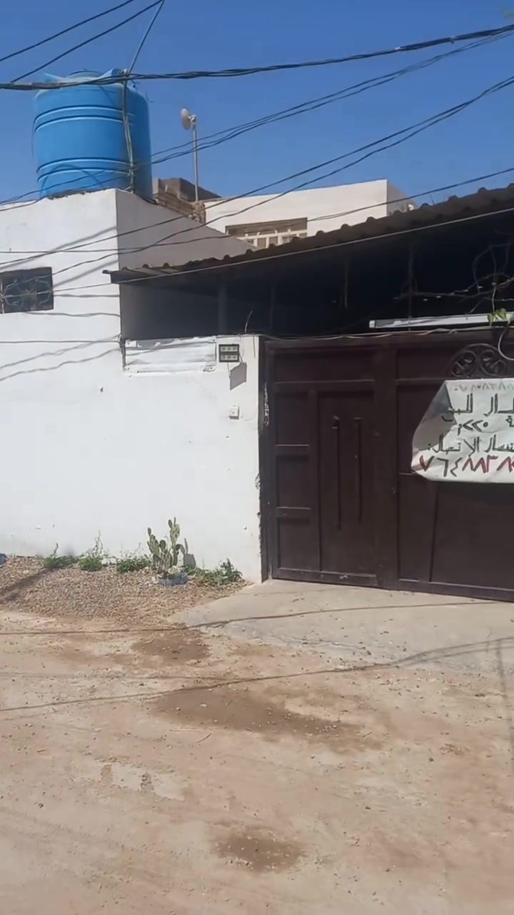 السلام عليكم
بيت   زراعي  ٣٥ مساحة  ٢٢٥ متر مربع واجهة  ١٥ نزال ١٥

شارع  عرض ٨ متر  قرب مخازن الغذئيه  يبعد عن باب الخروج مطار النجف حوالي ٦٠٠ متر 

يتكون من ثلاث غرف نوم  ٦×٤ مع صاله ١١ ×٤ مع استقبال 

٨ ×٤ مع مطبخ ٥×٤  مع اثنان  حمامات  داخليه وخارجيه

مع كراج ومسقف  خدمات ماء  وكهرباء  وطني ومولده شارع  يوجد خطوط لنقل الطلاب  وخدمات بلديه 

السعر المطلوب ٣٩ مليون مع  مجال محدود 

من صاحب الدار مباشره ***********
