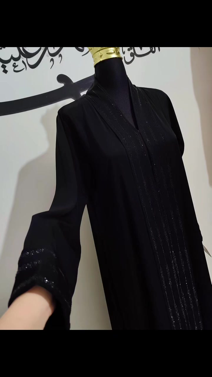 "إذا تحبين الأناقة والرقي، فأنتِ بالمكان الصح 🖤
عبايات بتصاميم مميزة وجودة عالية وأسعار منافسة.
للحجز واتس ***********
