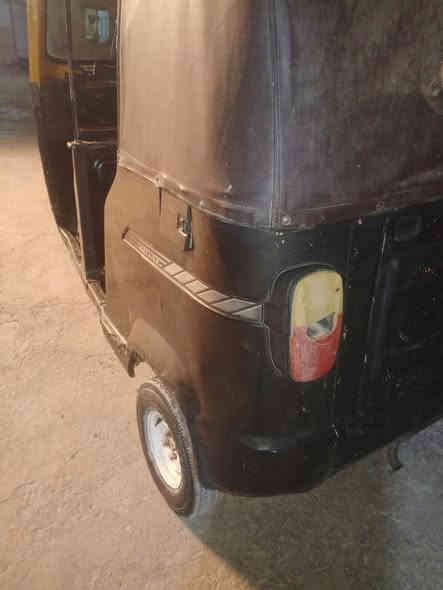 سلام عليكم تكتك للبيع موديل ١٨ شهر ٨ تكتك كالفه مابيه لاصبغ ولامعجون مستعجل ابييع وشراي بخدمته سعر 3 ملاين وبيه مجال الاستفسار *********** مكاني ذي قار قلعه سكر
