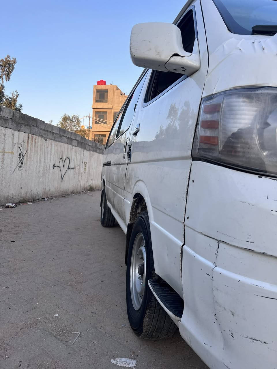 سلام عليكم جمبي موديل 2014 سياره بلادي ما عوزه شي بيه ضربه نص بنيد معمر بس ما مصبوغ وبين طخه ماشر عليه مكينه جديد قبل ٣اشهر شاده رقم كربلا تحويل وين متريد بسمي تحويل ثاني يوم 
عنواني بغداد زعفرانيه سعره ٨٥وبيه مجال شي بسيط 
ستفسار ***********
