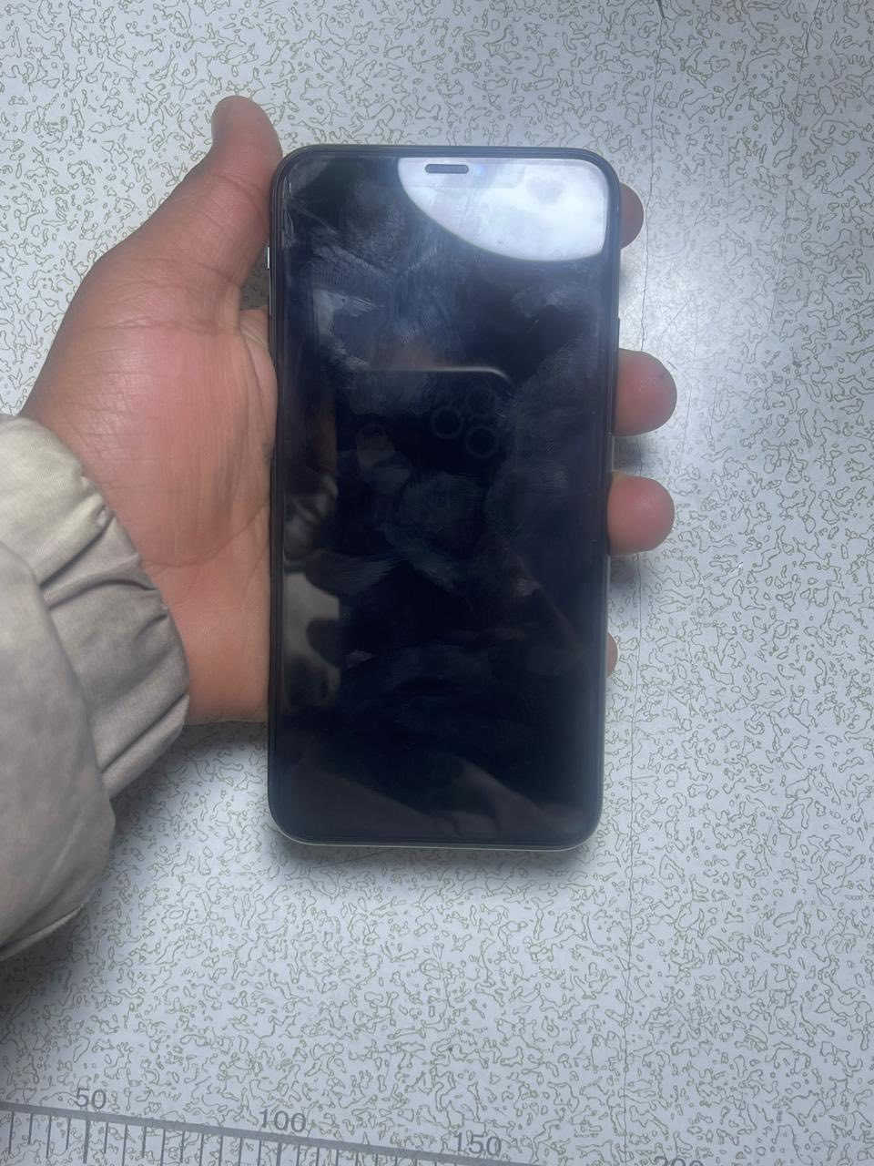 سلام عليكم شباب آيفون ١١برو ماكس 
مبدل شاشه فقط وهاذا الفطر الي بل ضهر
بطاريه ٩٠ذاكره ٢٥٦جهاز يخبل مبي آي شيء الاستفسار ***********
