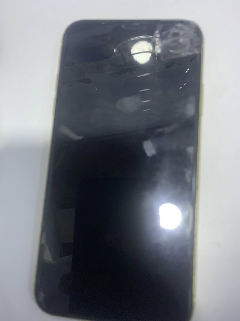 سلام عليكم
اخوان آيفون ١١ ابرو جهاز نضافه فول 
مستبدل شاشه اصليه فيس إيدي شغال 
جهاز نضافه فول سعره ٢٢٥ وبيه مجال قليل ***********
