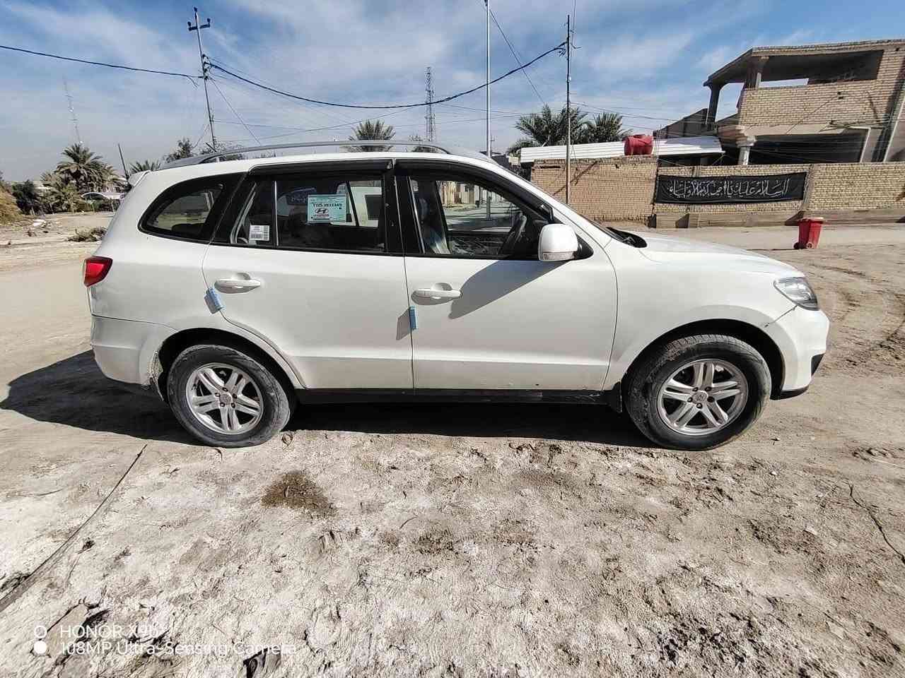 السلام عليكم هونداي سنتافي 2012خليجي فول موصفات السياره سته سلندر بيه تجيه ومصبوغه عام  المكان حله السعر 90. بيع مستعجل بسمي رقم الهاتف ***********
