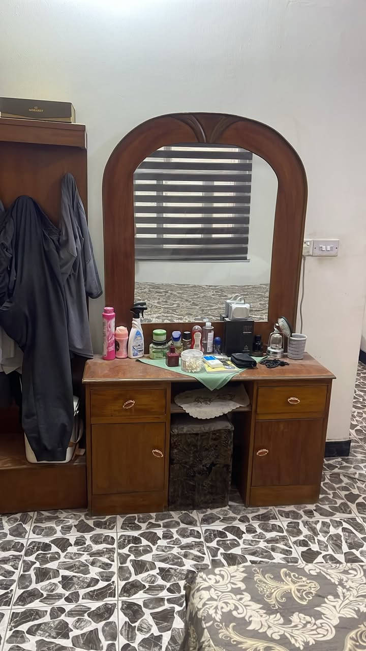 غرفه  صاج بحاله جيده جدا للبيع في الدوره وكنتور ٦ أبواب هاتف ***********
