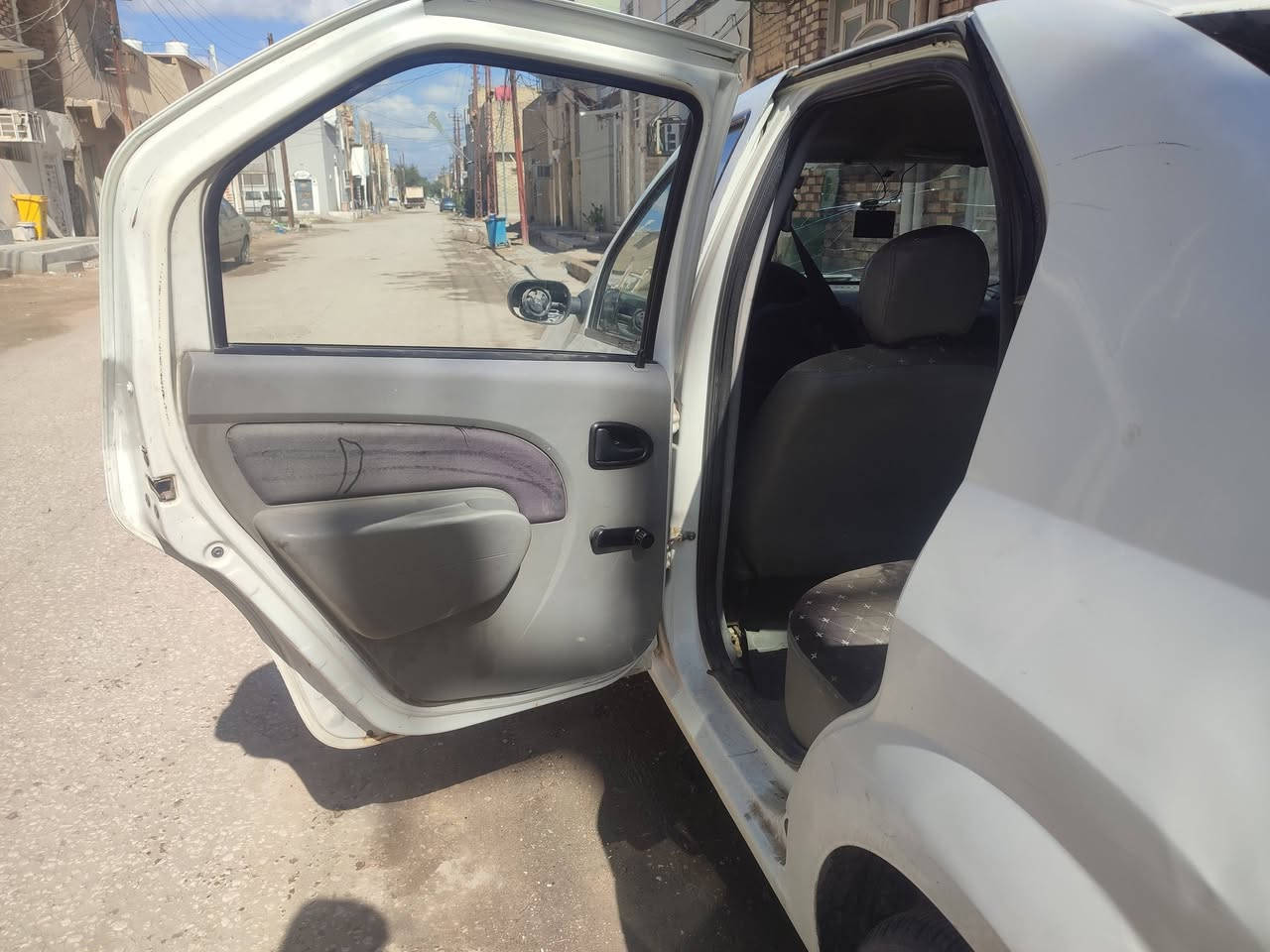 السلام عليكم رينو لوكان موديل 2013 رقمها بغداد الانكليزي بسمي  كير مصالي شهر من بدلته مكينته وكهربائياته جدد
ضررها شيال الراديتر مضروب من جوه او الحوض ضربه ابو تكتك يعني ممأثر هواي زائد جاملغ امامي وبنيد  مثل ممبين بل صور سياره ماعليها اي غرامه بور ستيرن  بي الجبنه كايمه جام كهرباء كلها شغاله  غرفتها نضيفه سعرها 40 وبيها مجال مكانها نجف 
رقم تلفوني بي واتساب ***********
رقم الثاني اتصال *********** رمشلي وخابرك
