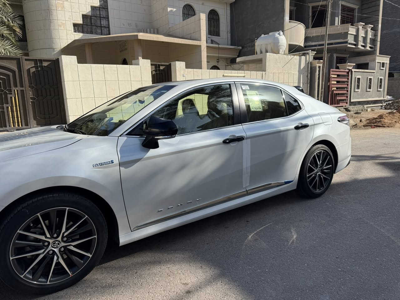 بسم الله الرحمن الرحيم
تويوتا كامري 2024 هايبرد فئة GLE
الفول بالخليجي وكالة عبد اللطيف جميل
كفاله عامه من الصبغ والبارد 
التفاصيل :
 خليجي 
ماشية 27 الف
الموديل 2024
 سعة المحرك 2.5L
 عدد AIR BAG 8 
 حساسات أمامية 
 حساسات خلفية
 لايت زينون + LED
 كشافات 
 سلايد رووف  
 ويل كب 18  
مفتاح التشغيل بصمة 
 شاشة 
 كاميرا دوارة 
الانارة الداخلية LED
المقاعد لون أبيض
  مقعد السائق كهرباء 
مثبت السرعة Cruise
 المودات والأوامر الصوتية
 أوضاع القيادة  Drive Mode 
 حساسات ضغط اطارات 
 قطعتين تبريد
 هاند بريك كهرباء 
‏  ABS
‏ Auto Hold  أوتو هولد
 نظام مانع الانزلاق
 اشارة في المرايا الجانبية قابلة للطي كهرباء 
 مخرج منفذ الطاقة 
‏ Bluetooth / USB 
شاحن هاتف Wireless    
 
سعر  250 وبيه مجال
رقم الهاتف ***********
