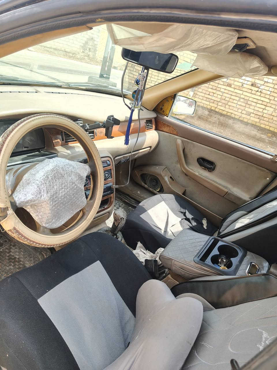 السلام عليكم سمند 2011 كير مكينه خير من الله سياره حلوه  هيئه وغرامه 300الف عليها السعر 22ورقه الغرامه طيح من السعر المكان العماره حي الرحمه الثانيه  لاستفسار ***********
