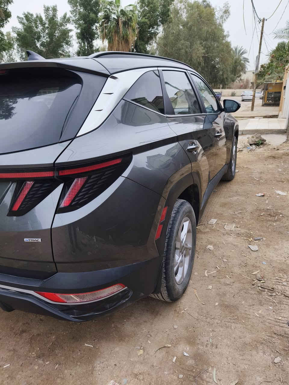 سلام عليكم
توسان 2023 مواصفات SEL فول عدا الفتحة Htrac
حادثها فقط بنيد مبدل بدون ايرباك وصور الحادث بالمنشور 
البقية ليبل واحد 
اللون زيتوني
ماشية ٩٠ الف كم
مكينة 2500
كرسي السائق كهرباء 
جنطة كهرباء 
شاشة كاميرا 
تحكم ستيرن 
كروز سرعة 
وضعيات قيادة مختلفة 
لايت LED
وبقية المواصفات 
السيارة بدون رقم وتترقم جميع المحافظات 
رقم واتساب ***********
