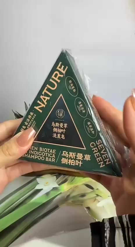 #SEVEN_GREEN 🆕💯📢💯🆕 الجديد 
مع صابون #سافين_قرين الأصلي بالأعشاب الصينية
صابونة طبيعية 100٪ بخلاصة الأعشاب الصينية، تنظف فروة الرأس بعمق، وتغذي الشعر من الجذور لتمنحه مظهراً صحياً ولمعاناً طبيعياً 🌱💆♀️
💚 الفوائد الرئيسية:
✅ تنظيف عميق ولطيف لفروة الرأس
✅ تقليل التساقط تدريجياً
✅ تغذية وتقوية جذور الشعر
✅ يمنح الشعر لمعاناً صحياً وطبيعياً
✅ خالٍ من المواد الكيميائية الضارة

🧴 طريقة الاستعمال:🎀

1️⃣ بلل الشعر بالماء الفاتر
2️⃣ افرك الصابونة على فروة الرأس حتى تتكوّن رغوة
3️⃣ دلّك بلطف لبضع دقائق
4️⃣ اشطف بالماء جيداً
5️⃣ استعملها بانتظام لتحافظ على النتائج
🌸 النتائج المتوقعة:

💧 من أول استعمال: إحساس بالانتعاش والنظافة
🌿 بعد أسبوعين: شعر أنعم وأقل تساقطاً
💫 بعد شهر: فروة رأس صحية وشعر أقوى وأكثر كثافة


**إذا كنت صاحب هذا الإعلان وتريد حذفه لأي سبب، رجاءا أرسل رسالة إلى الدعم الفني**